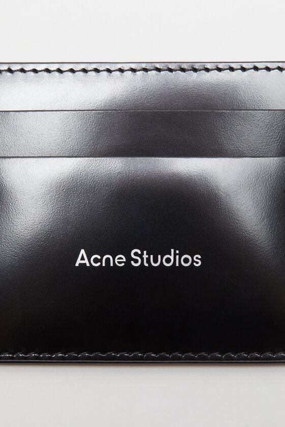 (image for) Performance-Driven Leather card holder